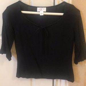 Black cropped sweater with bow detail